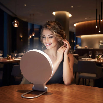 arranger cheveux avec miroir grossissant et lumineux Delta professionnel 