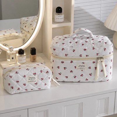 deux modèles Trousse de maquillage upsilon professionnel