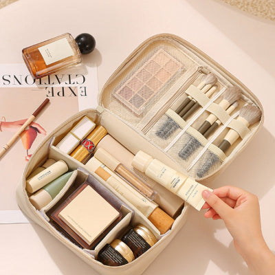 différents compartiments trousse à maquillage alpha professionnel 