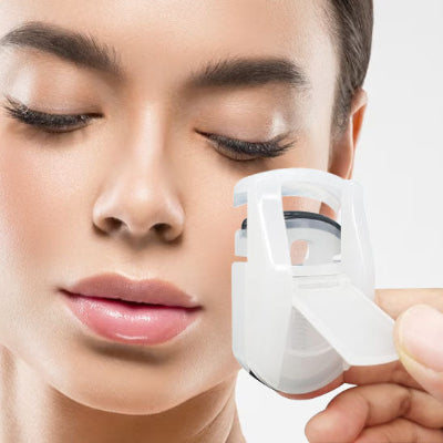 exposer beauté cils avec mini recourbe cils beta professionnel