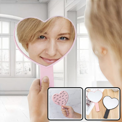 femme apprécie beauté matinale avec miroir de poche maxima nomade