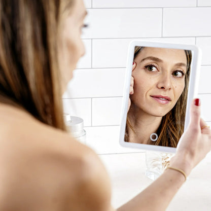 femme apprécie beauté miroir maquillage beta professionnel