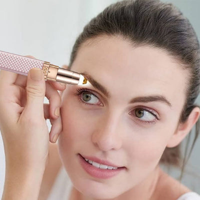 femme épile soucils avec épilateur pour le visage indolore