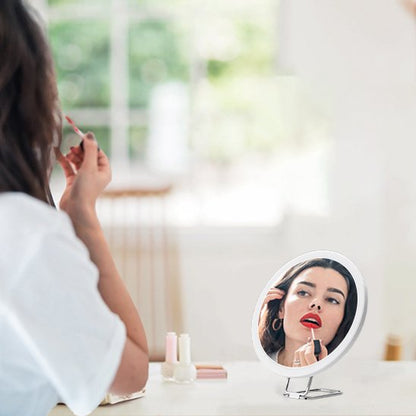 femme maquille avec Miroir maquillage lumineux gamma professionnel