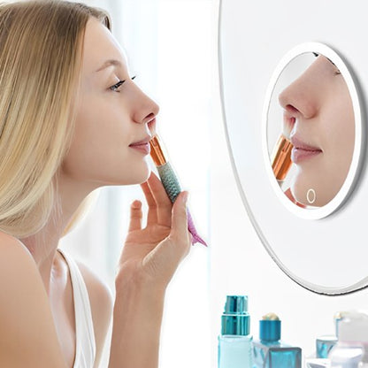 femme parfait beauté avec Miroir maquillage lumineux gamma professionnel