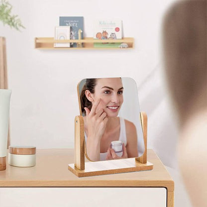 femme parfait maquillage avec Miroir maquillage Delta professionnel écologique 