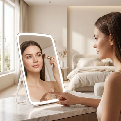 femme parfait maquillage avec miroir maquillage lumineux alpha pliable 3 intensites