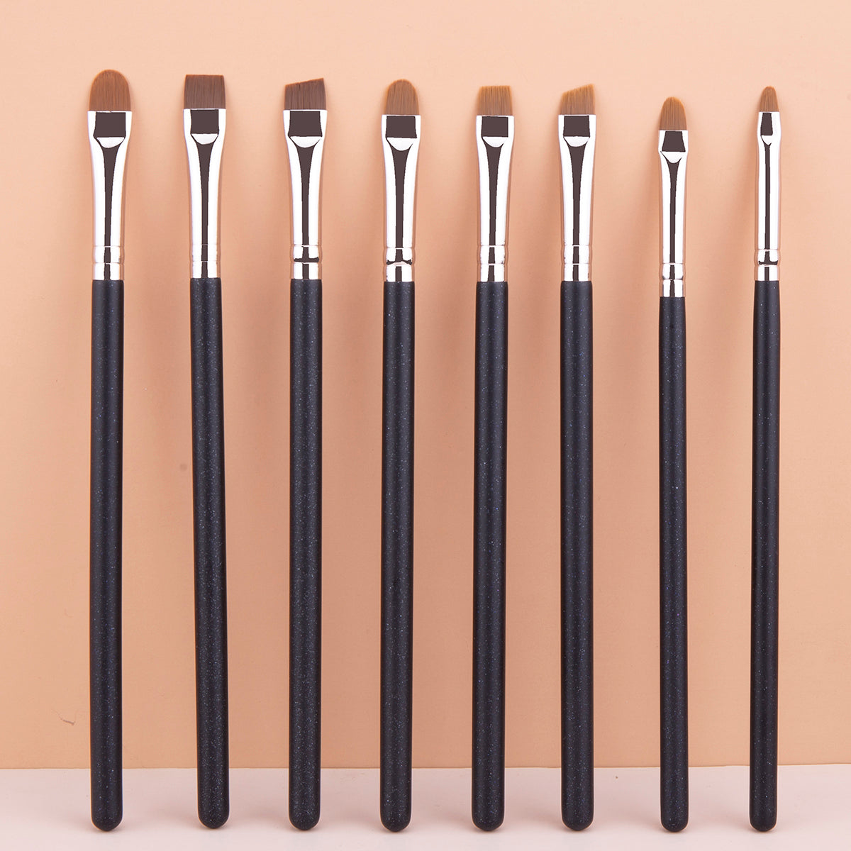 huit-pinceaux-maquillage-pour-les-yeux-alpha