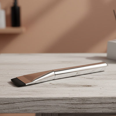 pinceau fond de teint professionnel impeccable sur table