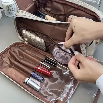 prendre accessoire de  trousse à maquillage beta professionnel