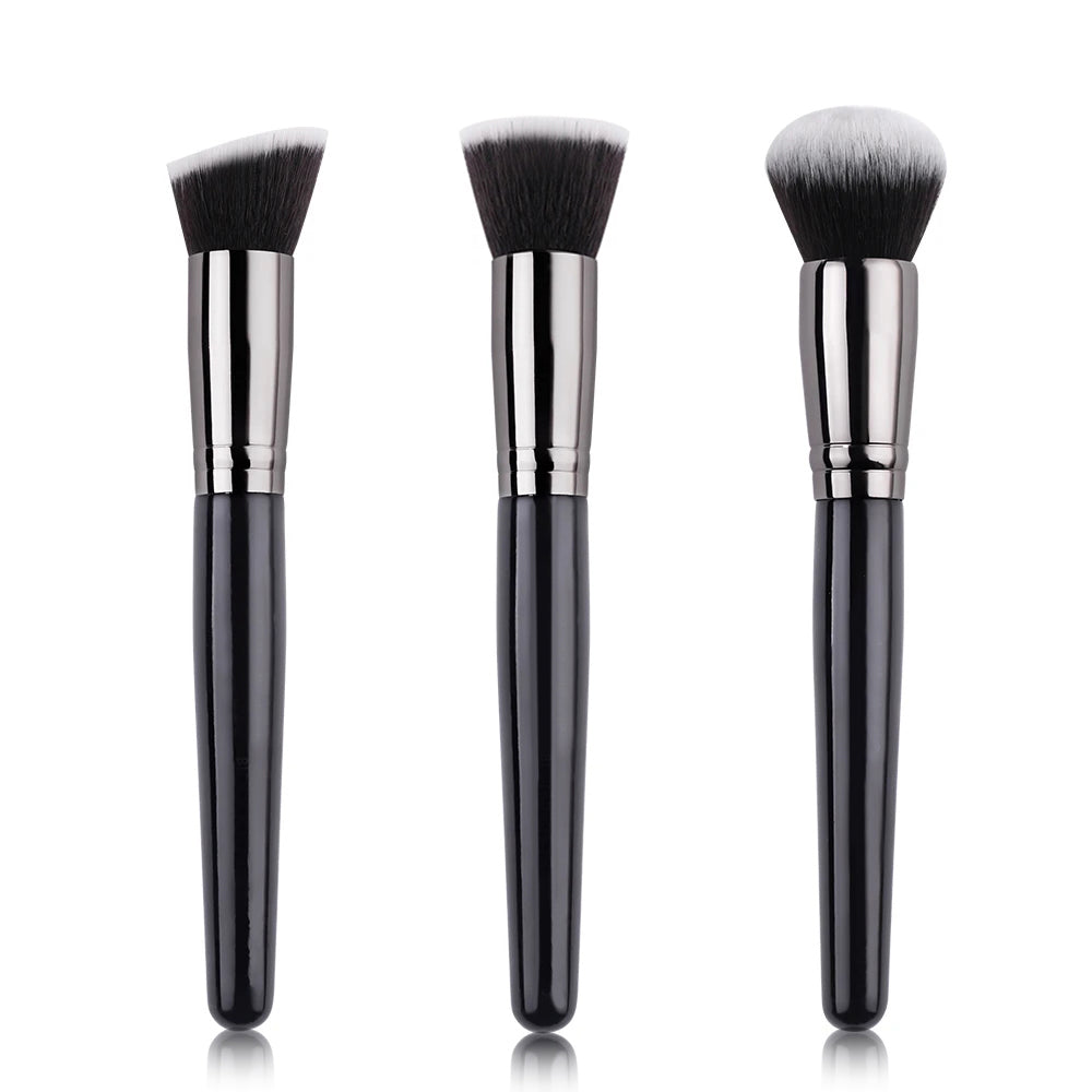 trois-pinceau-pour-fond-de-teint-poudre-alpha-noir-argent