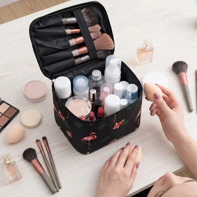 Trousse maquillage gamma professionnel avec accessoires maquillage