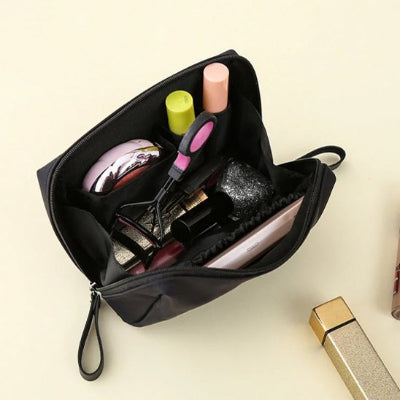 Trousse maquillage lambda professionnel avec accessoires maquillage